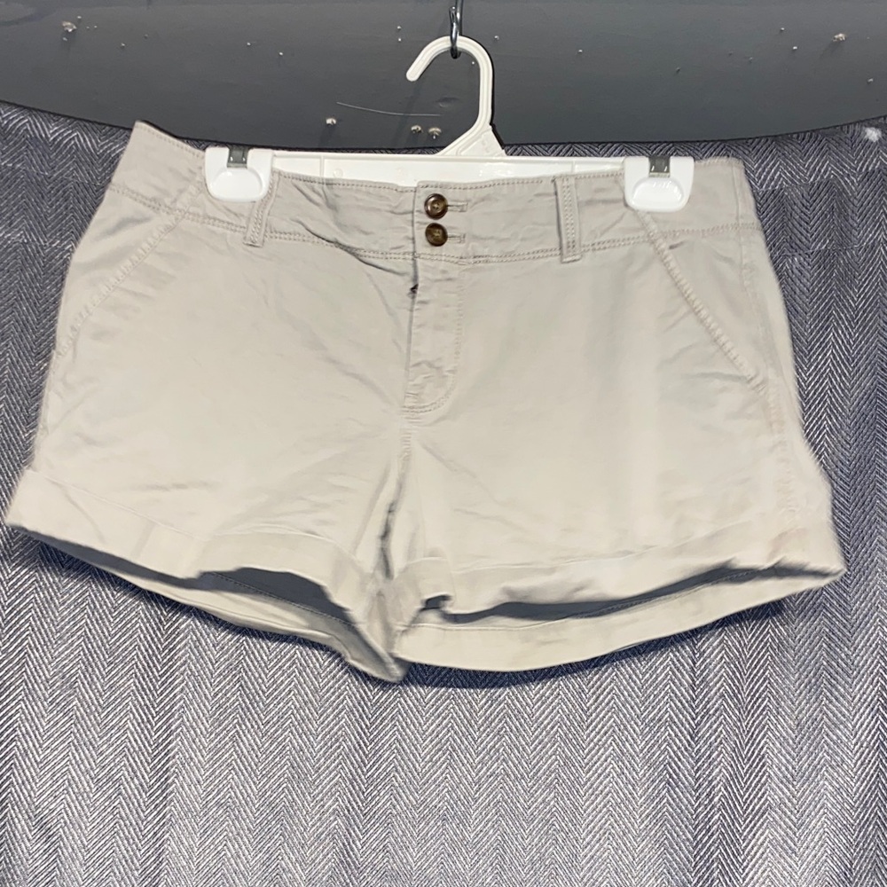 Old Navy Light Beige Women's Chino Shorts